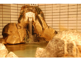 当館自慢の「源泉かけ流し温泉」です☆湯冷めしにくいのでおやすみまでポッカポカですよ♪