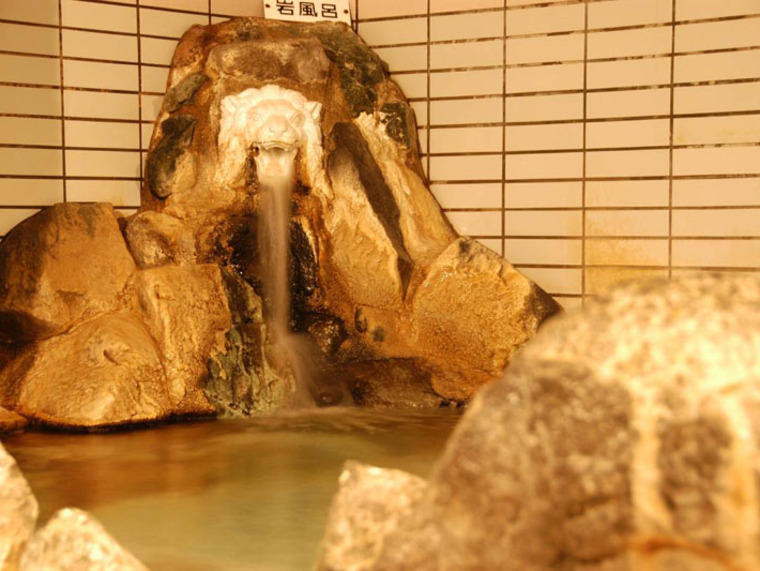 当館自慢の「源泉かけ流し温泉」です☆湯冷めしにくいのでおやすみまでポッカポカですよ♪
