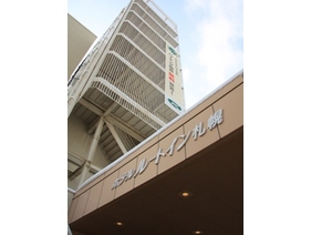 ホテル外観　エントランスより