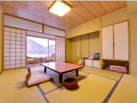 和室10畳（客室一例）美しい然別湖の景観を眺めながら、贅沢な時をお過ごし下さい
