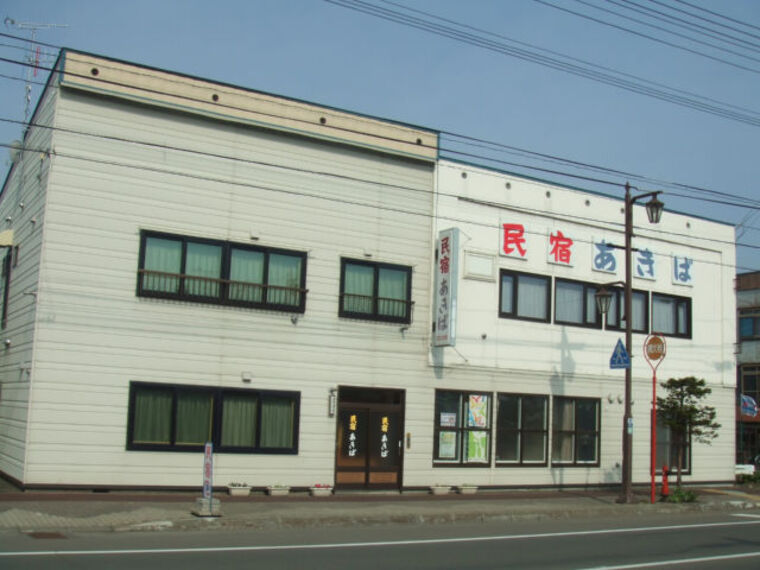 駅に続く通り面しています