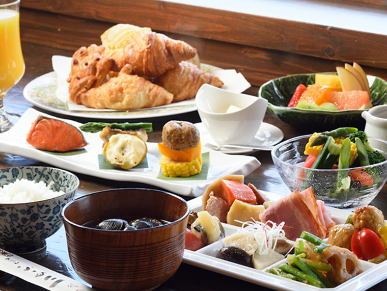 ■朝食：約50種の手作りメニューは小樽近郊の食材を使っています。