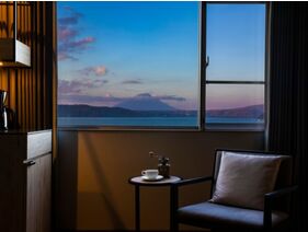 【倶楽部館EXツイン／展望温泉風呂付】時間ごとに移り行く洞爺湖をの景色を一望