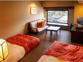 【デラックスツイン/33㎡】人気No.1の客室タイプ、全室「函館山側」の眺望です。
