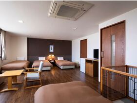 【ワンちゃん洋室】広々としたフォースルームで家族団らんのひと時を