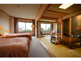 【特別和洋室】畳のお部屋にベッドがある特別和洋室です