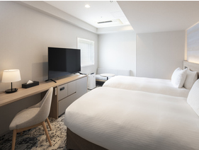 【2025年5月改装】デラックスツイン／25㎡の洋室ツインベッドルームです。バス・トイレ別。