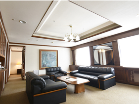 スイートルーム（68㎡）│リビングと寝室の2部屋を完備