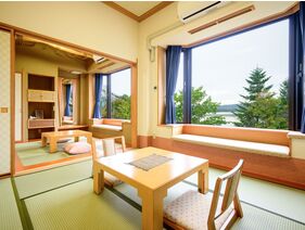 【湖側】グループ客室（最大6名様一例）／窓からは阿寒湖を望みます