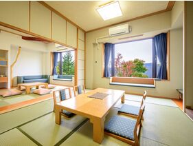【湖側】グループ客室（最大8名様一例）／大人数でも快適にお過ごしいただけます