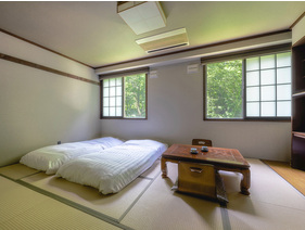 【スタンダード和室】＜山側-10畳＞和室ならでは落ち着きのある寛ぎ空間でごゆっくり。