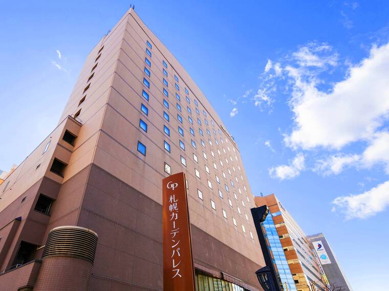 （ホテル外観）北海道庁旧本庁舎「赤れんが」徒歩１分。札幌駅＆大通の両エリアが徒歩圏内。好アクセスな街中ホテル。