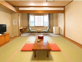 【客室】和室8畳+板の間3畳