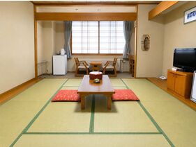 【客室】和室8畳+板の間2畳