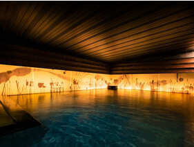 【癒しの湯 桂月】薄暗い浴場は、心を落ち着かせます(2階浴場・瞑想の湯)