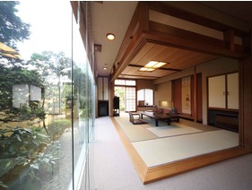 【特別室】和室12畳+洋間+和室8畳 松風の間