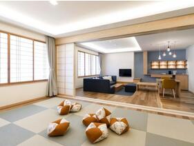 【ファミリーフロア／ジュニアファミリールーム】明るく開放的な客室は76平米のゆったりと寛ぎの設計。