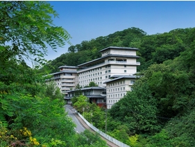 【夏】緑豊かな原始林に抱かれる石水亭