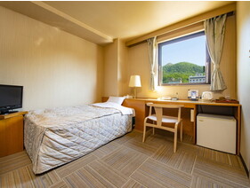 【西館】洋室　セミダブルベッドを1台配したシングルルーム（山側洋室）