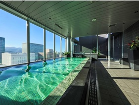 最上階の展望浴場（18階　16～25：00/6～9：00　露天風呂も有）