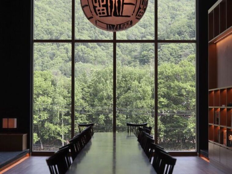 エクスクラメーションホテル（休日ビルヂング）