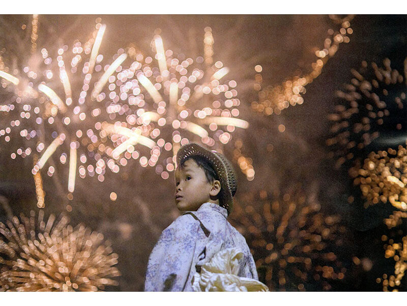 第69回とまこまい港まつりフォトコンテスト金賞「花火とボク」