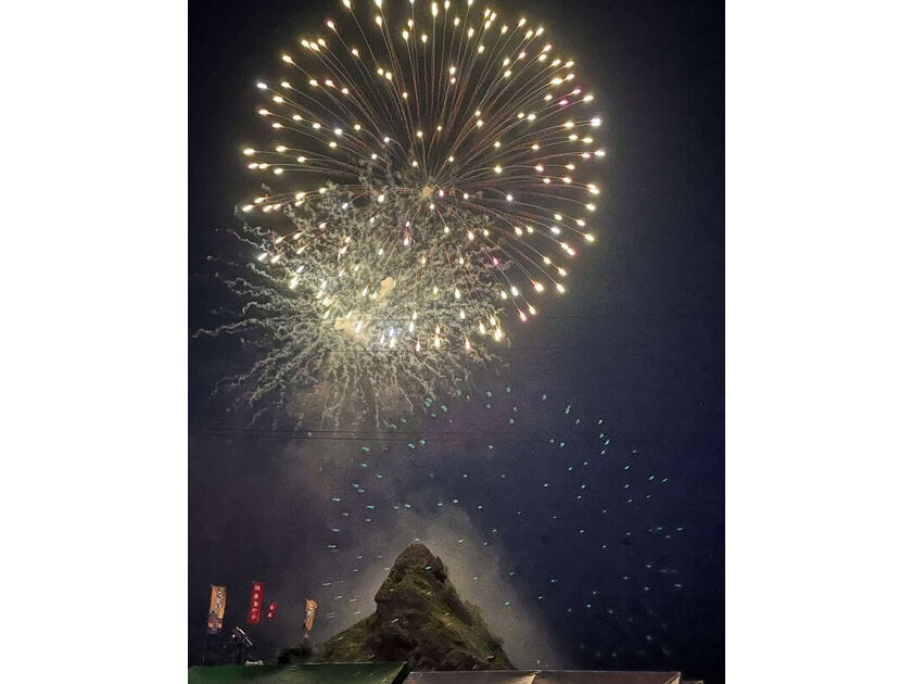 泊村の夏の夜空を彩る花火は必見!