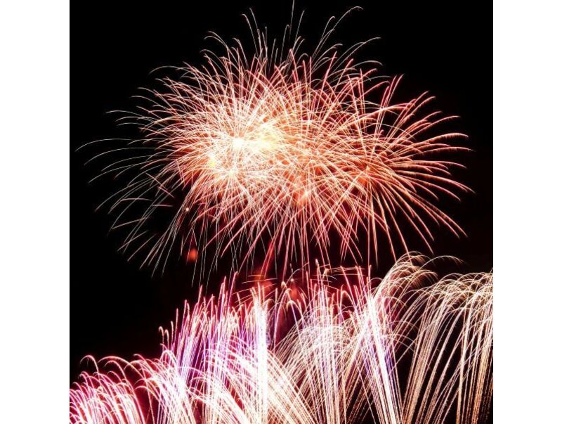 スターマインを中心に、約4000発の迫力のある花火を満喫できます。※千歳市民花火大会実行委員会提供