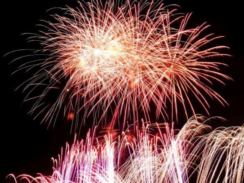 スターマインを中心に、約4000発の迫力のある花火を満喫できます。※千歳市民花火大会実行委員会提供