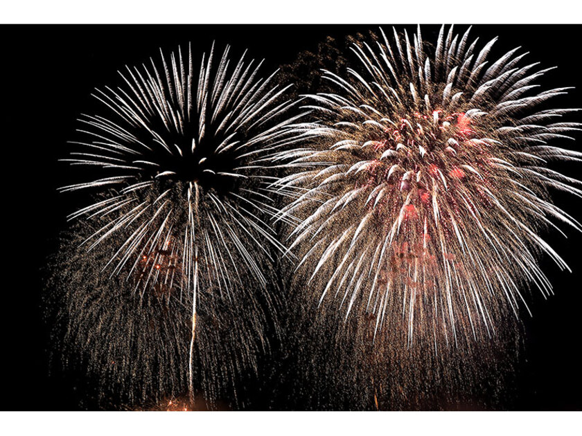 オホーツク海を花火で染める一夜限りの花火大会