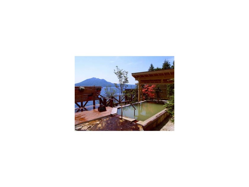 支笏湖の絶景が見渡せ、四季折々の眺望を堪能できる「展望露天風呂」（女湯）