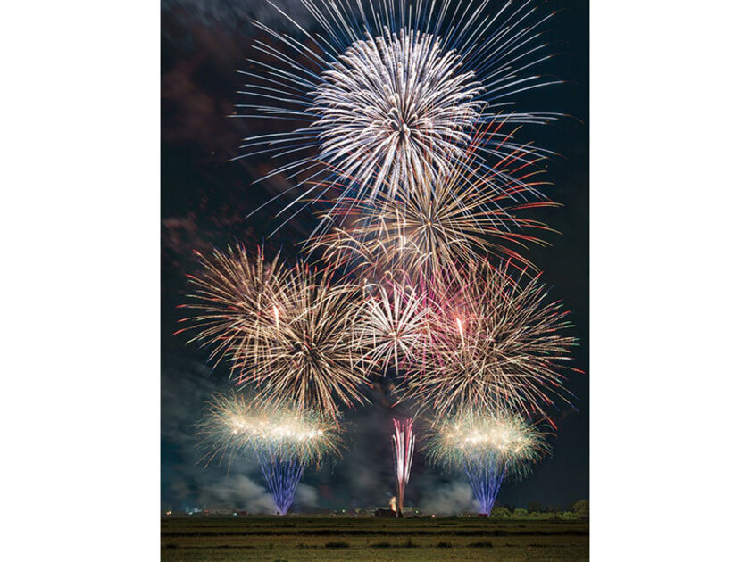 趣向をこらした花火が打ち上げられます