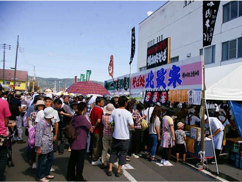 そば食べ歩き会場の風景