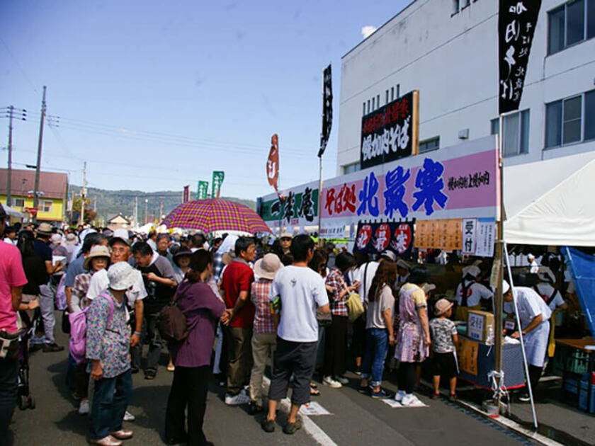 そば食べ歩き会場の風景