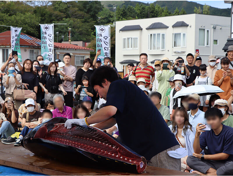 マグロ解体ショー