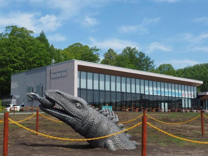 新しく完成した恐竜館外観