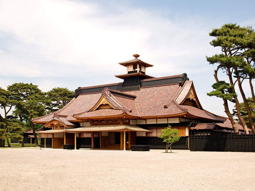 創建当時の姿が目の裏に思い浮かぶ荘厳なたたずまい