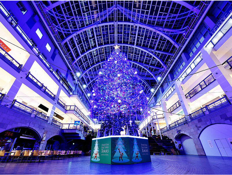 アトリウムを飾るジャンボツリー※画像は2024年時のもの