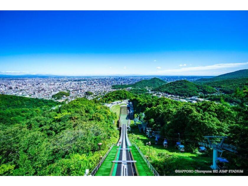 札幌市内の街並みはもちろんのこと、遥か石狩平野や石狩湾までも一望できます