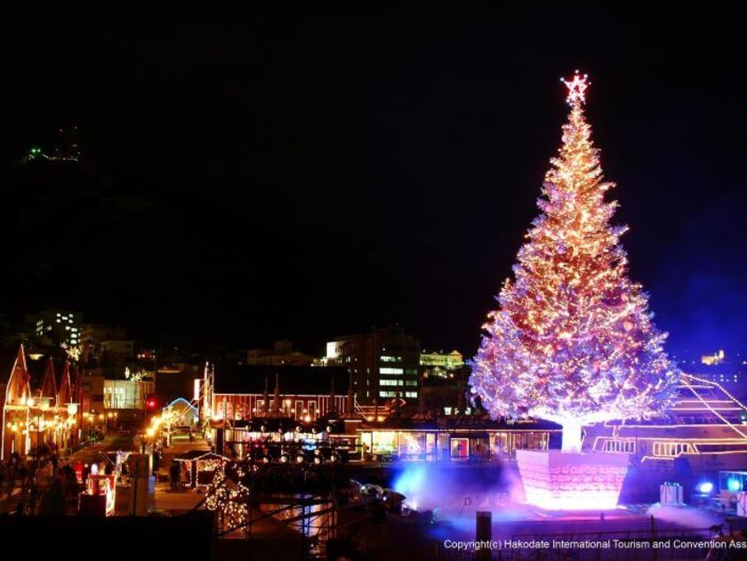 イベントを象徴するメインツリー。まさにファンタジックな聖夜が訪れます ※写真提供:函館国際観光コンベンション協会