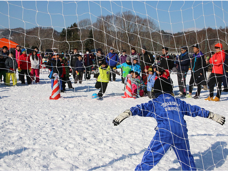 サッカーマン達に寒さは関係なし！（小学生の部）
