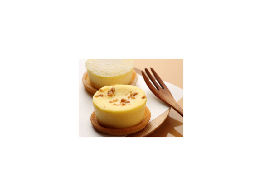 ナチュラルチーズケーキ（北海道フロマージュ185円。ナチュラルチーズを独自にブレンドして焼き上げたチーズケーキ