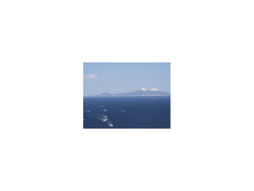 日本固有の領土である北方領土四島のうちの一つ国後島。展望塔からはその姿を望むことができます
