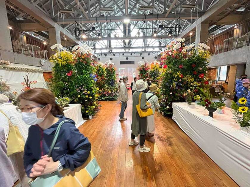 心も弾む花でいっぱいの会場