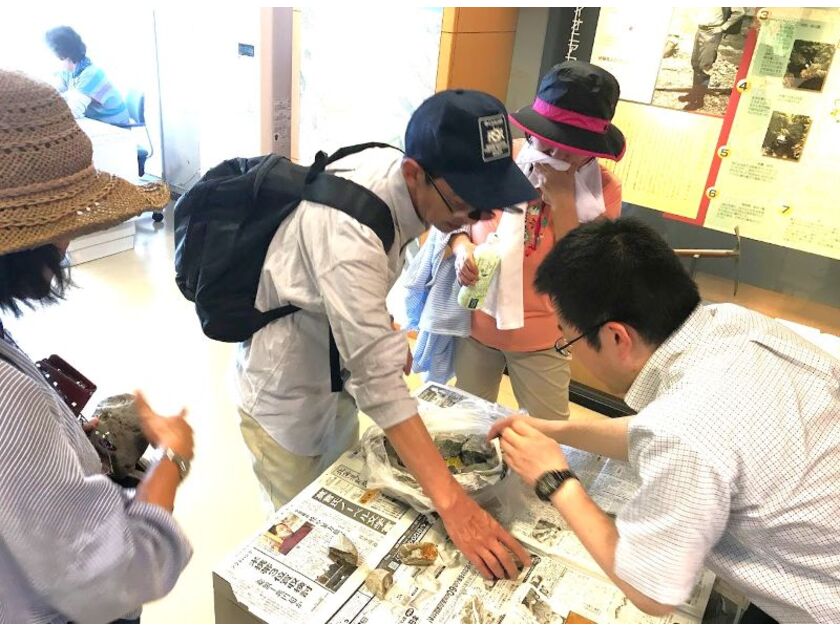 発見した石は、ぜひ博物館の学芸員さんに見てもらってくださいね。思いがけないお宝かもしれませんよ?!(美石ハンティングコース)