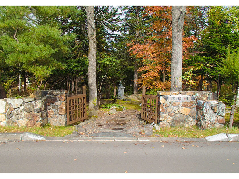 興楽園への入口 