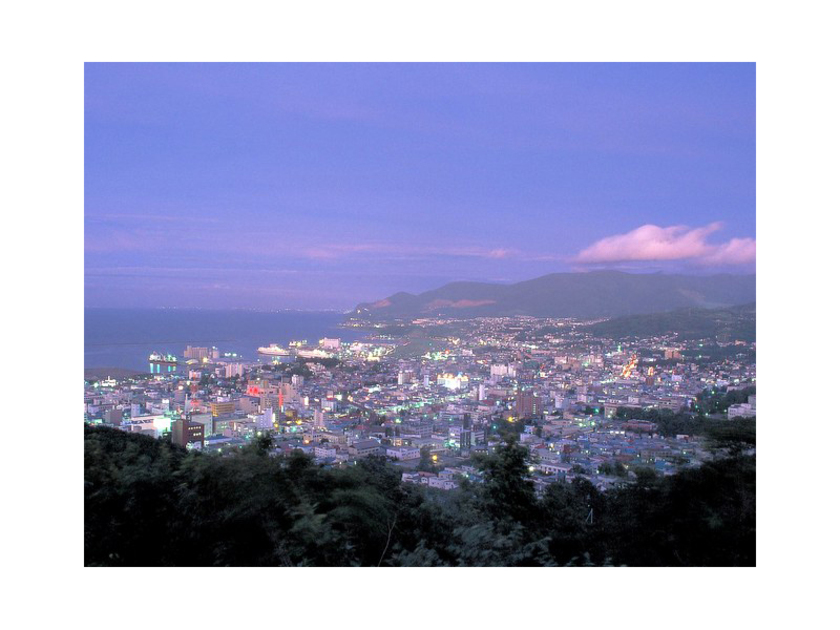 海と街並みの境界ラインを映し出す景色は心にグッときます
