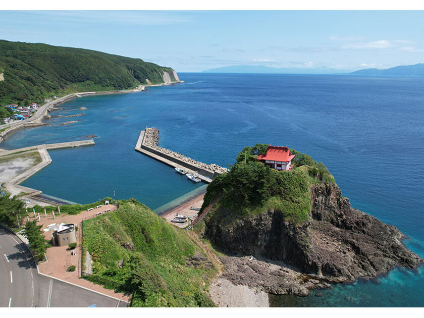 頂上にある宮津弁天宮は、江戸時代末に島民が建てたお社がはじまり