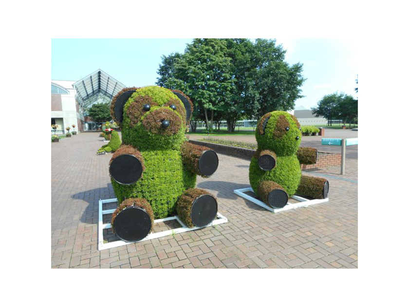 鹿追町民ホール前に展示されている動物型立体花壇トピアリー
