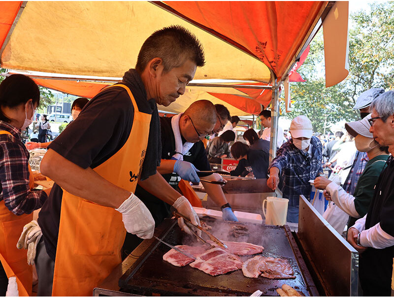 鹿追産牛肉ステーキを焼きたてで販売
